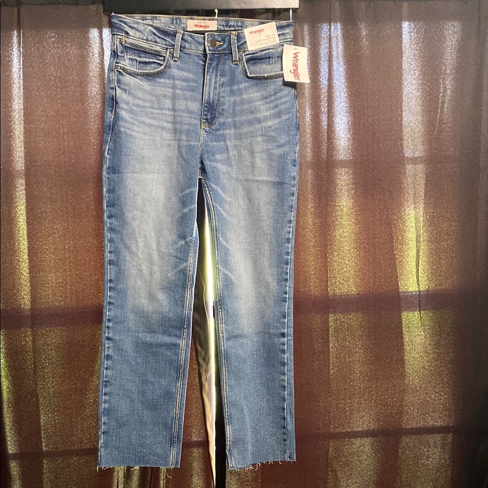 Wrangler since 1947  high rise rodeo straight crop